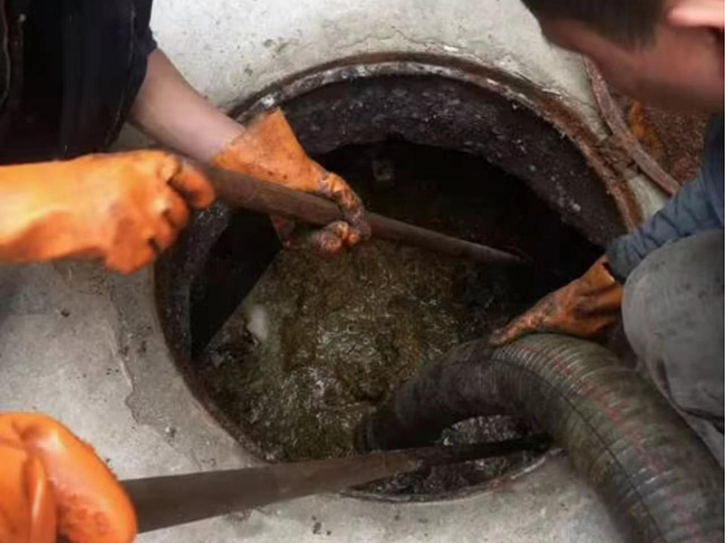 林甸清理化粪池时如何避免沼气的危害？